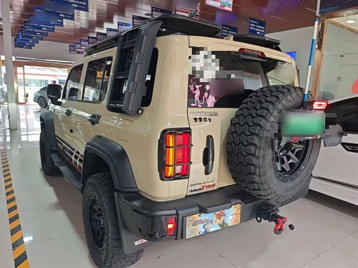 2025 Tank 300 Hybrid
