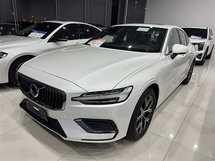 Volvo S60 2025 2025款 B4 智逸豪华版