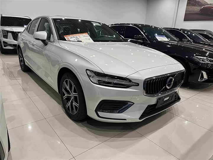 Volvo S60 2025 2025款 B4 智逸豪华版