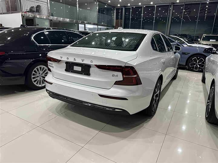 Volvo S60 2025 2025款 B4 智逸豪华版