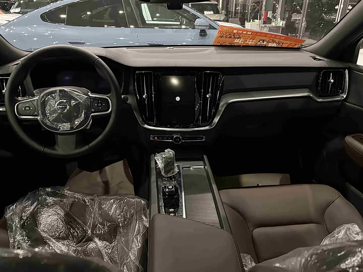 Volvo S60 2025 2025款 B4 智逸豪华版