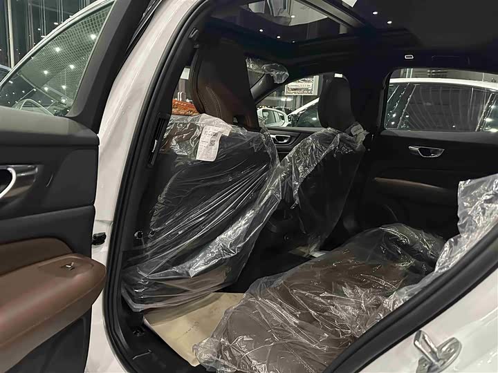 Volvo S60 2025 2025款 B4 智逸豪华版