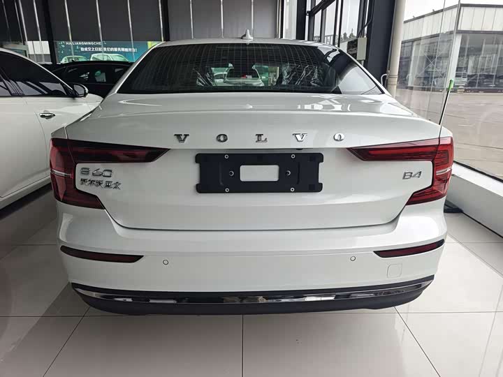 Volvo S60 2025 2025款 B4 智逸豪华版