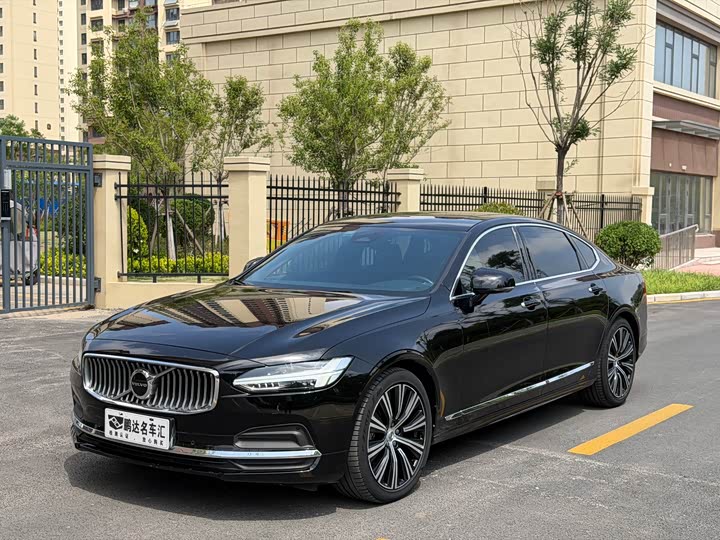 Фото 1 - Volvo S90