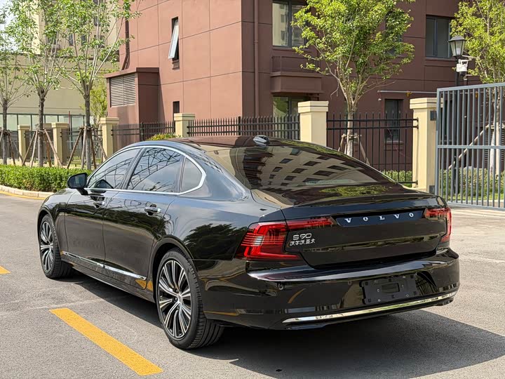 Фото 7 - Volvo S90