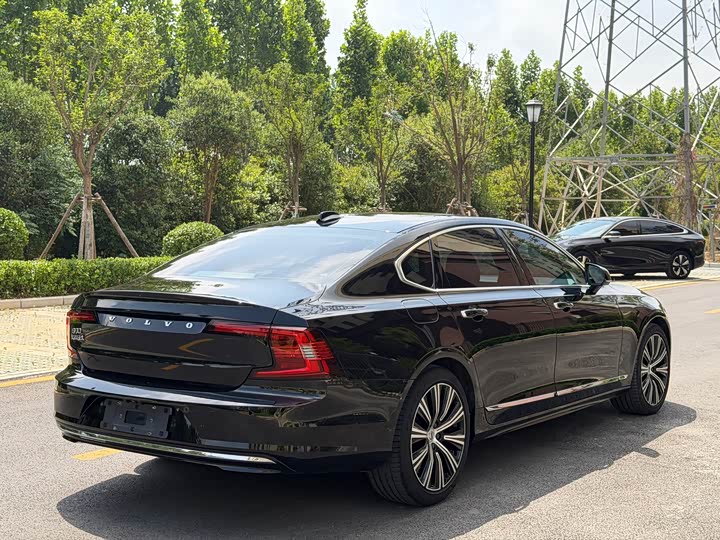 Фото 9 - Volvo S90