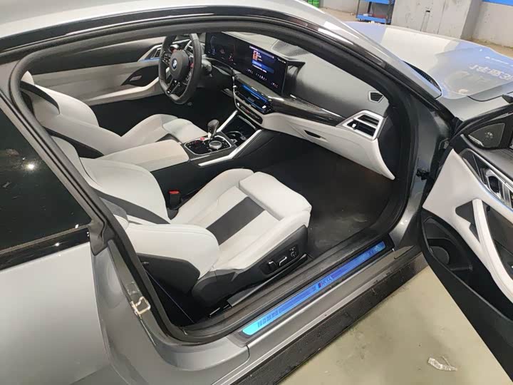BMW M4 2024 2024款 M4双门轿跑车 M xDrive 雷霆版