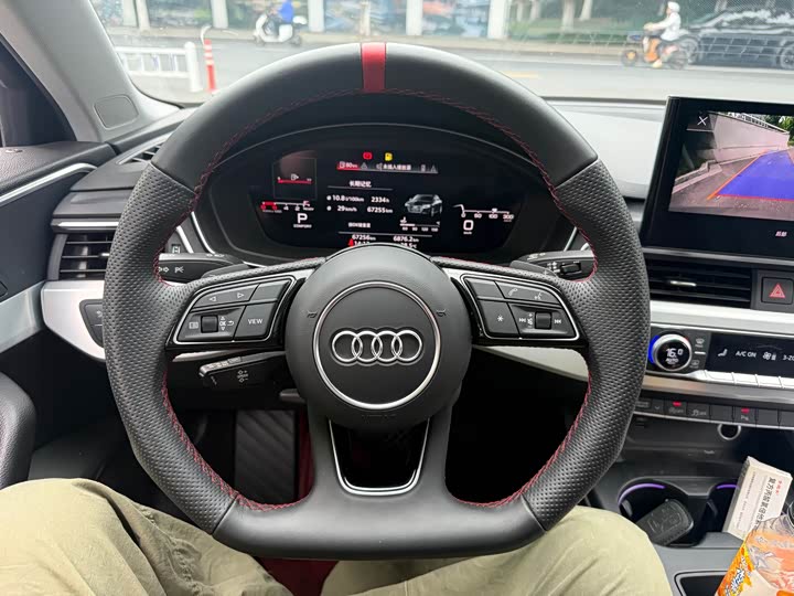Фото 6 - Audi A4L