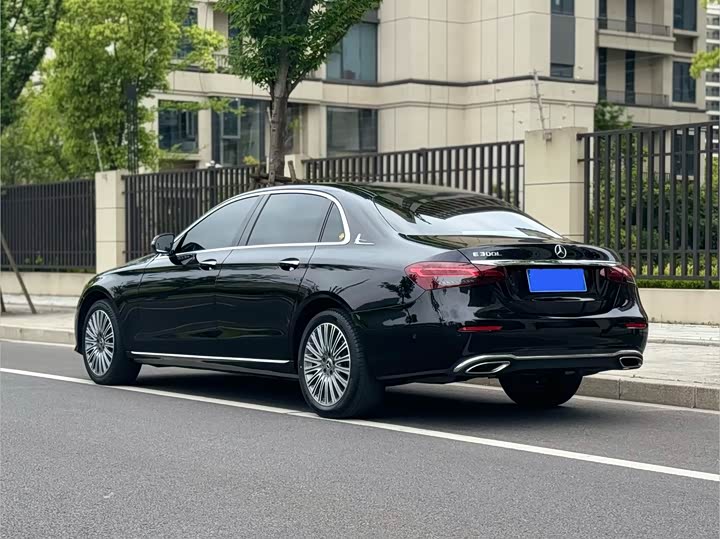 Zdjęcie 4 - Mercedes-Benz E-Class