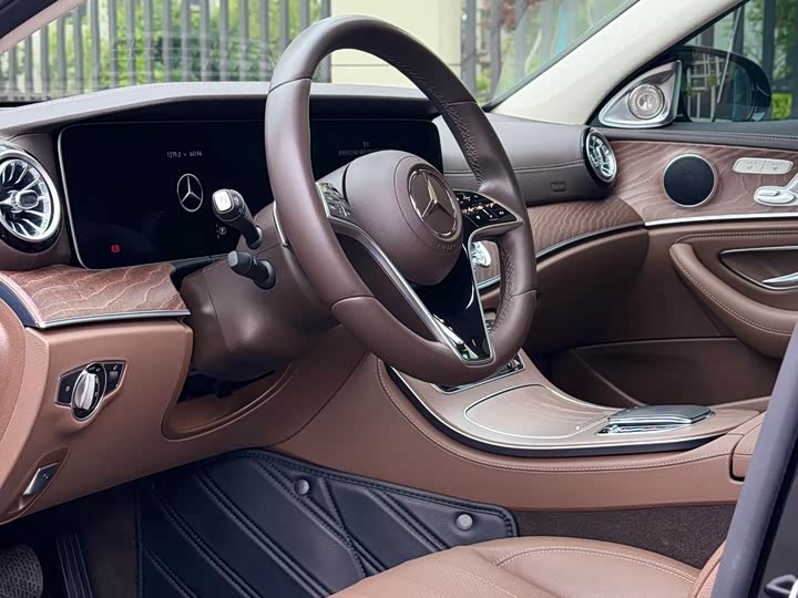 Zdjęcie 6 - Mercedes-Benz E-Class