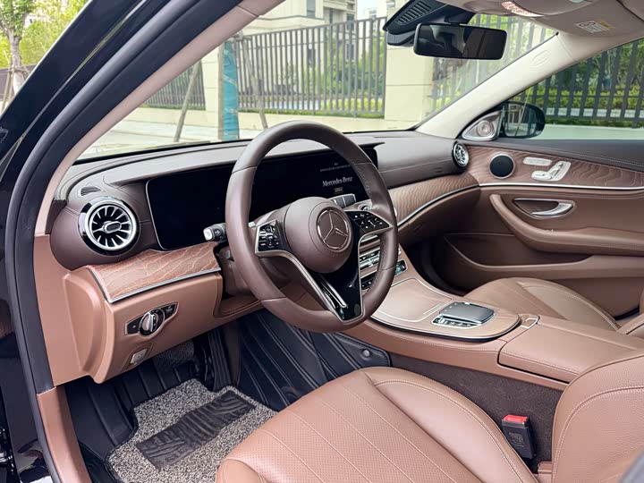 Zdjęcie 8 - Mercedes-Benz E-Class