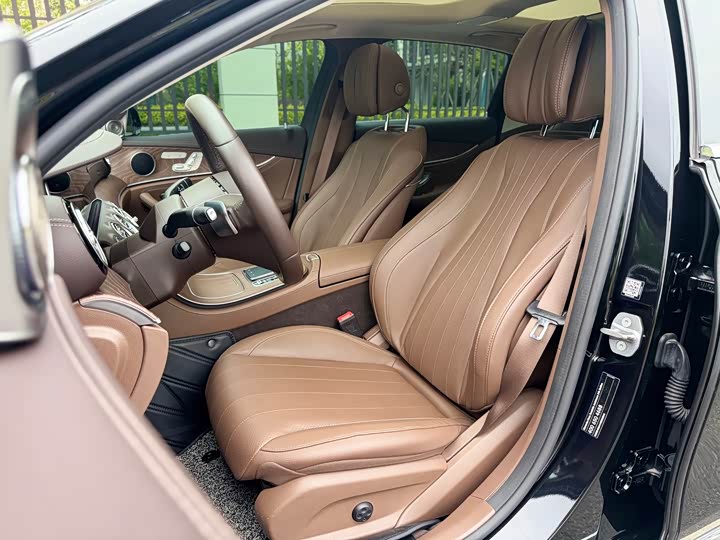 Zdjęcie 9 - Mercedes-Benz E-Class