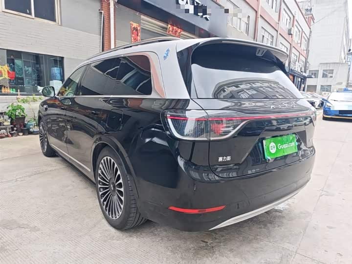 Aito M9 2025 2025款 增程 Ultra版 52kWh 6座版 (192线激光雷达）