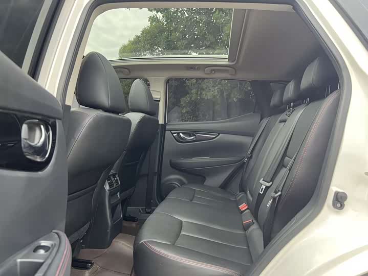 Zdjęcie 6 - Nissan Qashqai