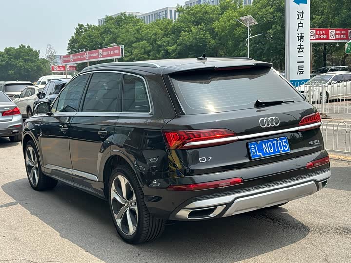 Фото 4 - Audi Q7