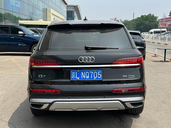 Фото 5 - Audi Q7