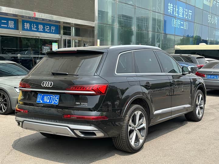 Фото 6 - Audi Q7