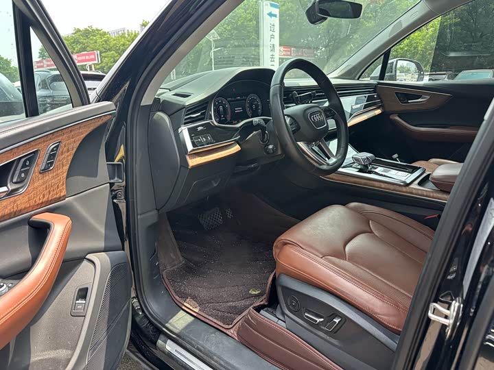 Фото 7 - Audi Q7