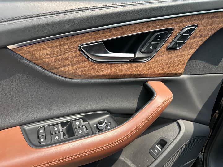 Фото 8 - Audi Q7