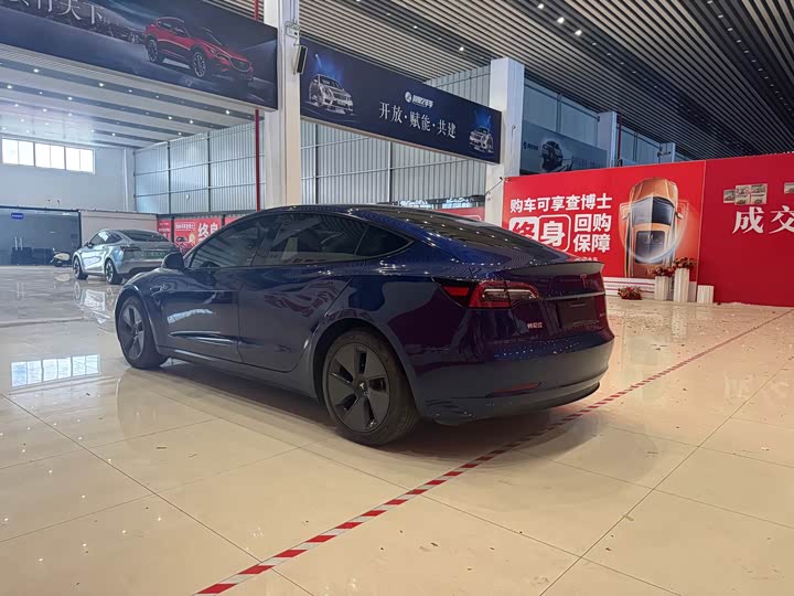 Фото 6 - Tesla Model 3