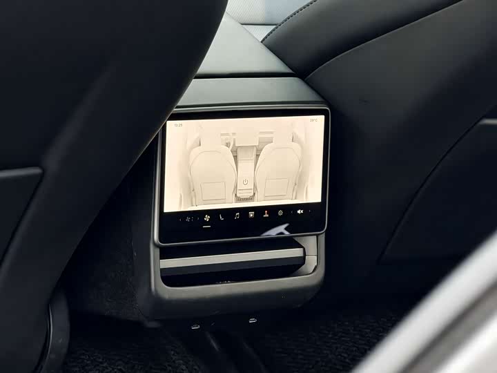 Zdjęcie 9 - Tesla Model 3
