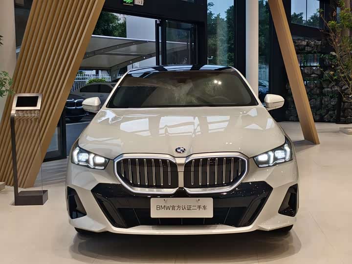 Zdjęcie 2 - BMW 5 Series