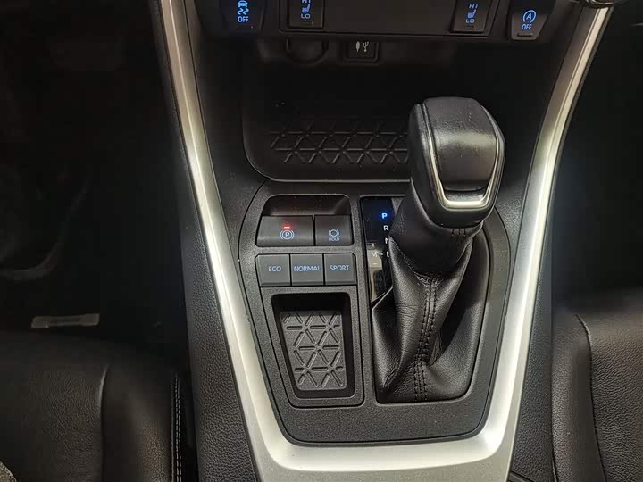 Photo 9 - Toyota RAV4