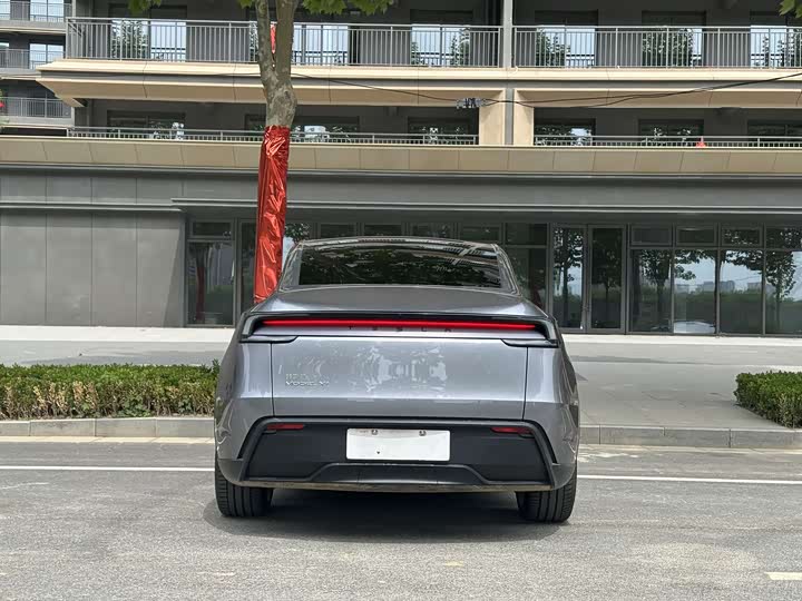 Tesla Model Y 2026 2026款 长续航后轮驱动版