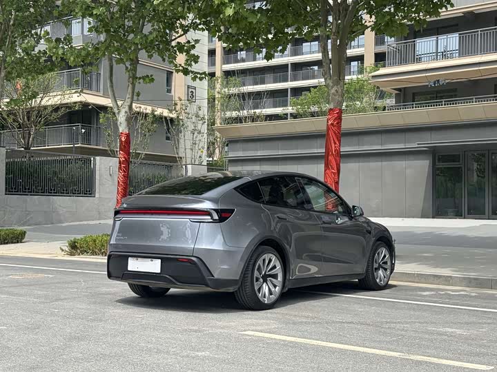 Tesla Model Y 2026 2026款 长续航后轮驱动版