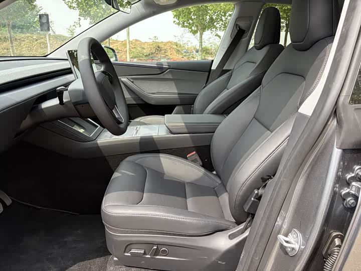 Tesla Model Y 2026 2026款 长续航后轮驱动版