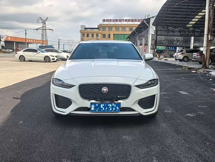 Zdjęcie 2 - Jaguar XE L