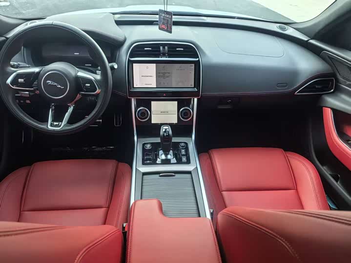 Zdjęcie 5 - Jaguar XE L