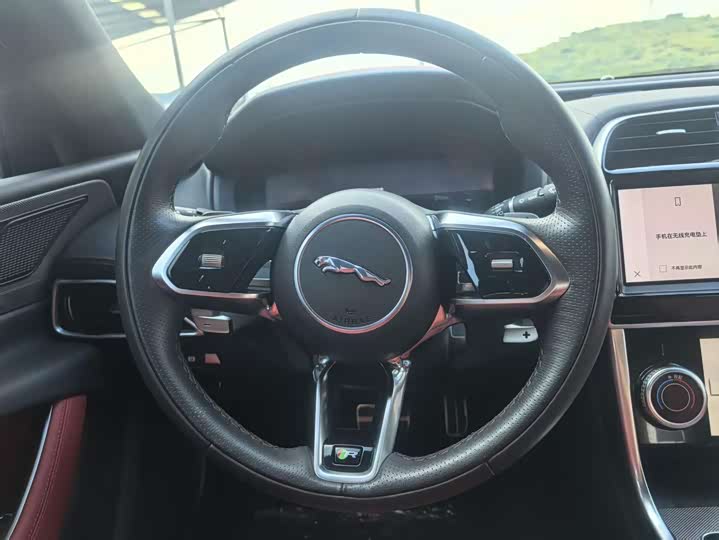 Zdjęcie 6 - Jaguar XE L