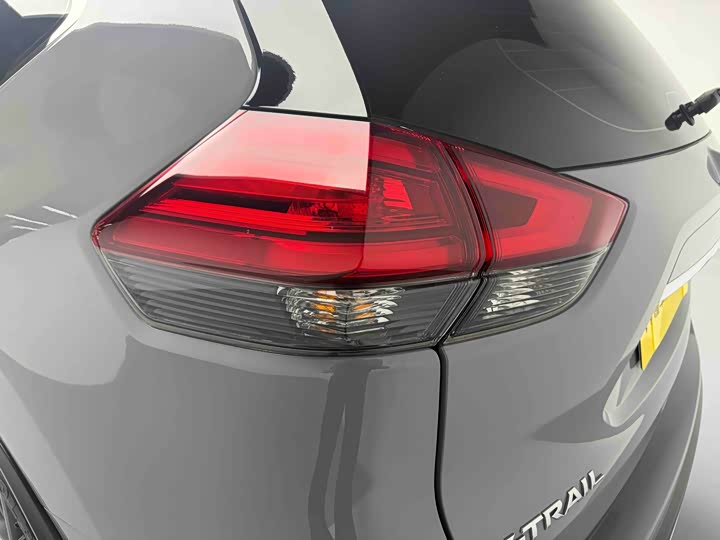 Nissan X-Trail 2025 2025款 荣誉 2.0L 两驱领先版