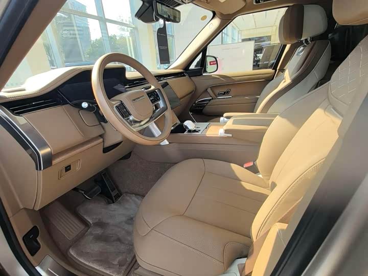 Land Rover Range Rover 2026 2026款 4.4 V8 SV长轴版 四座