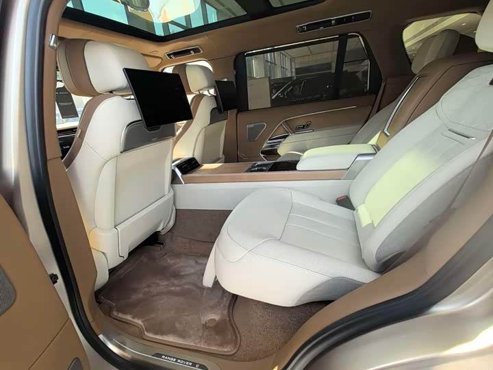 Land Rover Range Rover 2026 2026款 4.4 V8 SV长轴版 四座