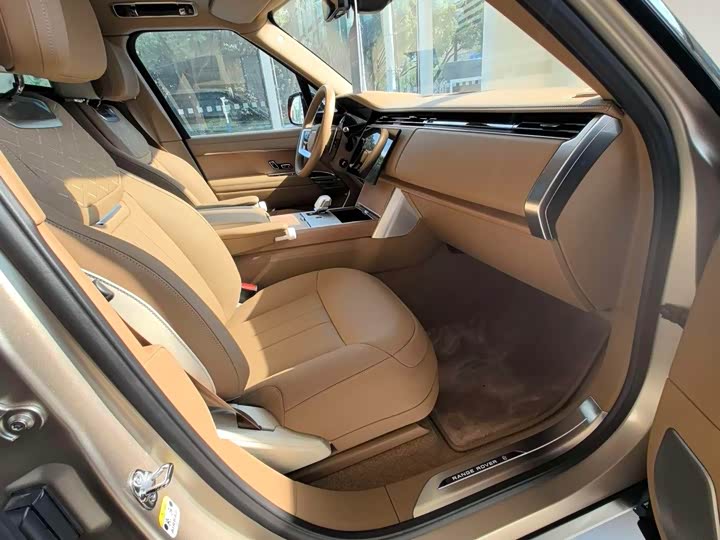 Land Rover Range Rover 2026 2026款 4.4 V8 SV长轴版 四座
