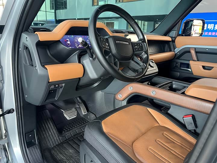 Photo 2 - Land Rover Defender