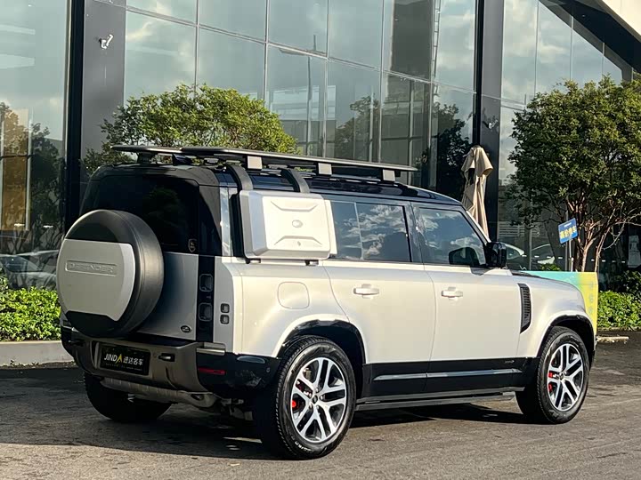 Photo 9 - Land Rover Defender