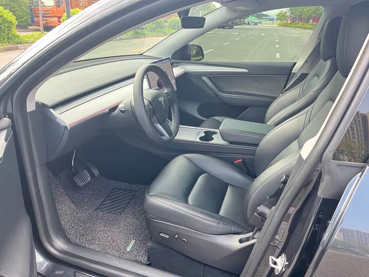 Zdjęcie 8 - Tesla Model Y