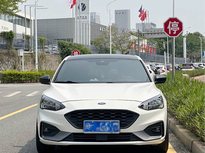 Ford Focus 2021 2021款 两厢 EcoBoost 180 自动ST Line