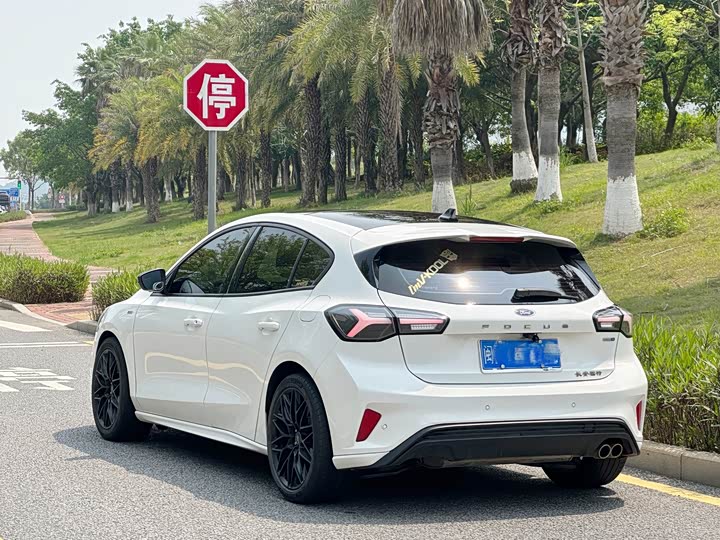 Ford Focus 2021 2021款 两厢 EcoBoost 180 自动ST Line