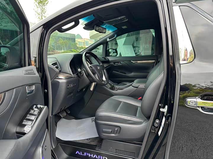 Toyota Alphard 2021 2021款 双擎 2.5L 尊贵版