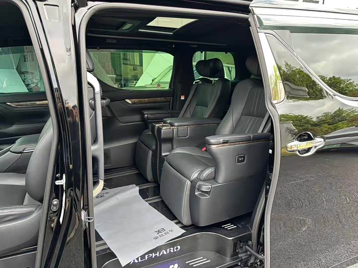 Toyota Alphard 2021 2021款 双擎 2.5L 尊贵版