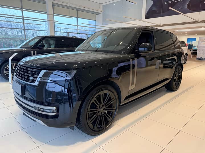 Land Rover Range Rover 2026 2026款 3.0 L6 400PS HSE长轴版