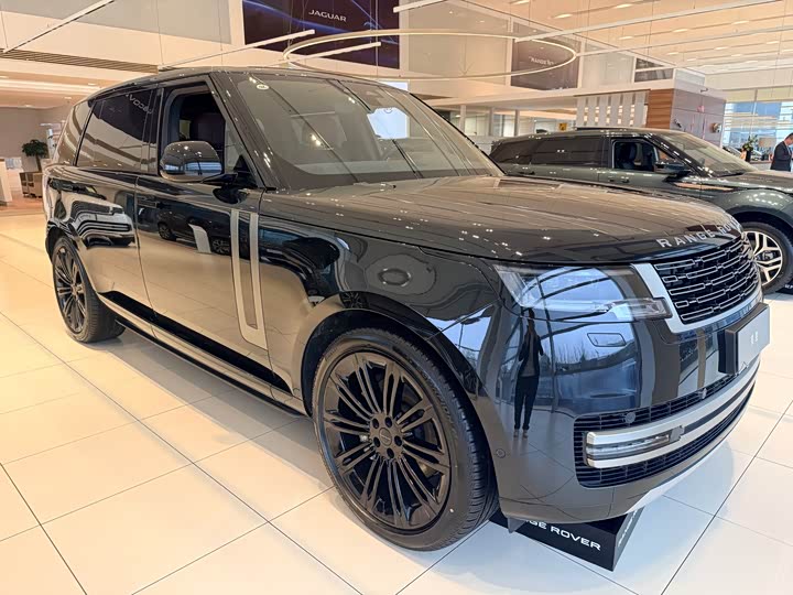 Land Rover Range Rover 2026 2026款 3.0 L6 400PS HSE长轴版