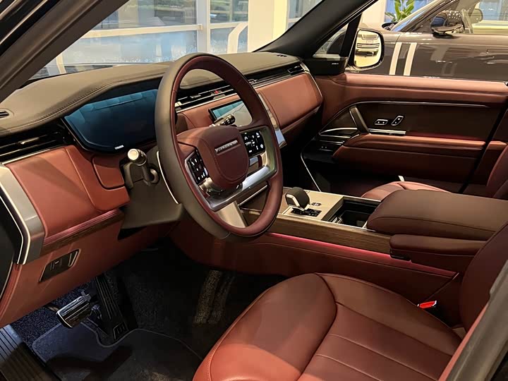 Land Rover Range Rover 2026 2026款 3.0 L6 400PS HSE长轴版