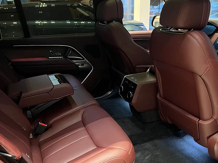 Land Rover Range Rover 2026 2026款 3.0 L6 400PS HSE长轴版