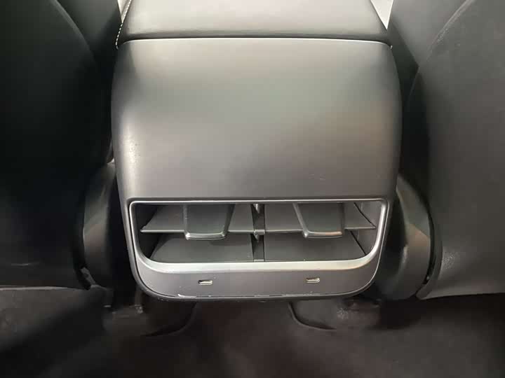 Фото 8 - Tesla Model Y