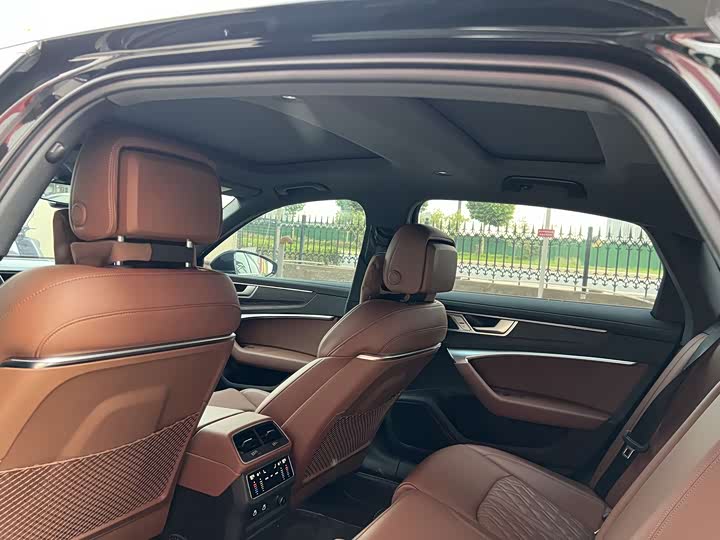 Фото 7 - Audi A6L